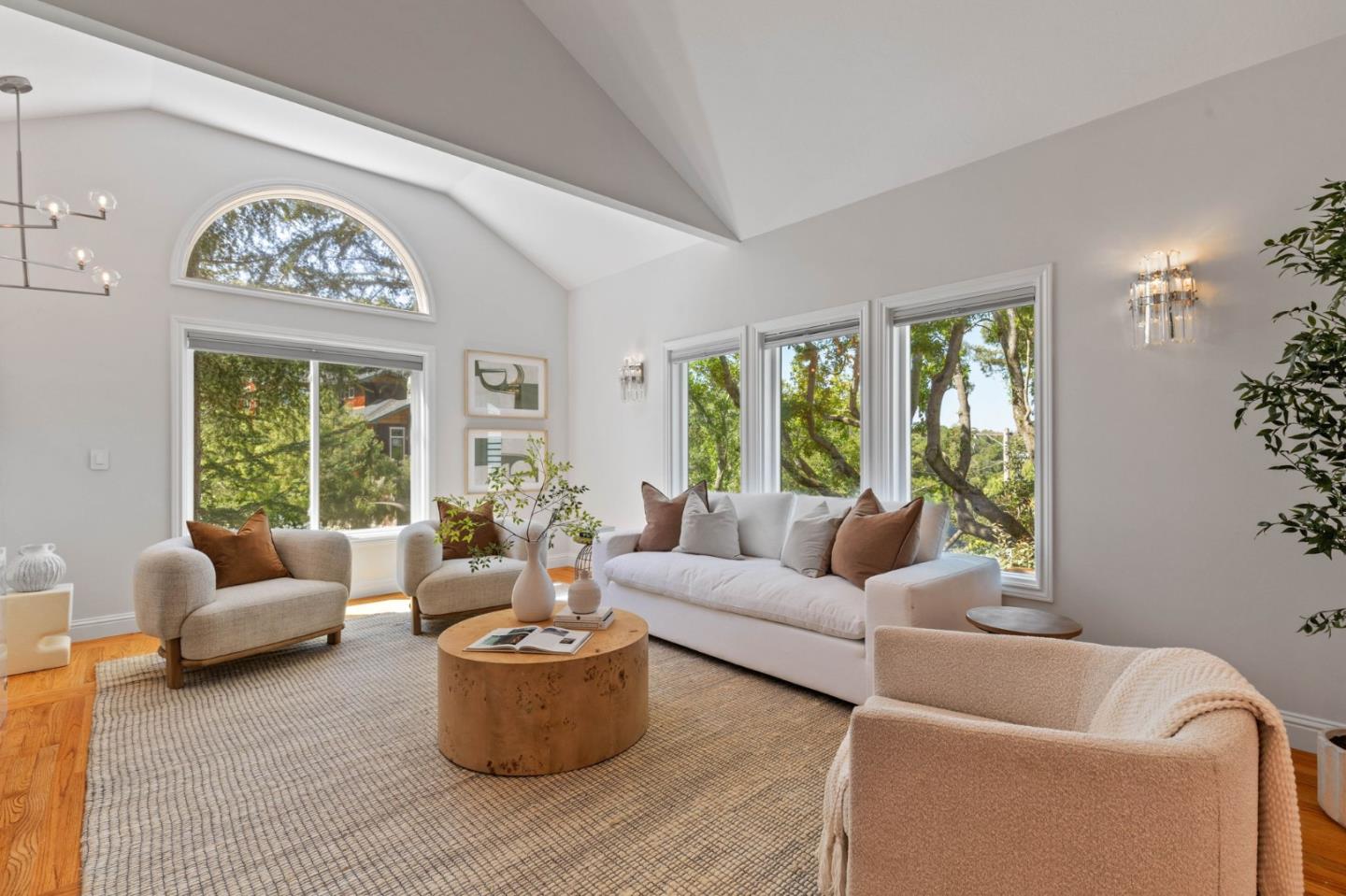 Detail Gallery Image 14 of 43 For 100 Vaquero Way, Redwood City,  CA 94062 - 4 Beds | 4/1 Baths