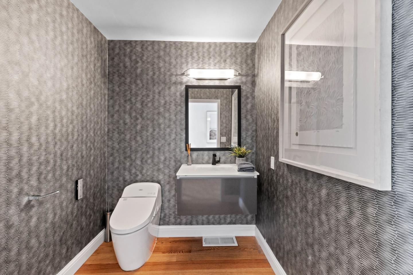 Detail Gallery Image 16 of 43 For 100 Vaquero Way, Redwood City,  CA 94062 - 4 Beds | 4/1 Baths