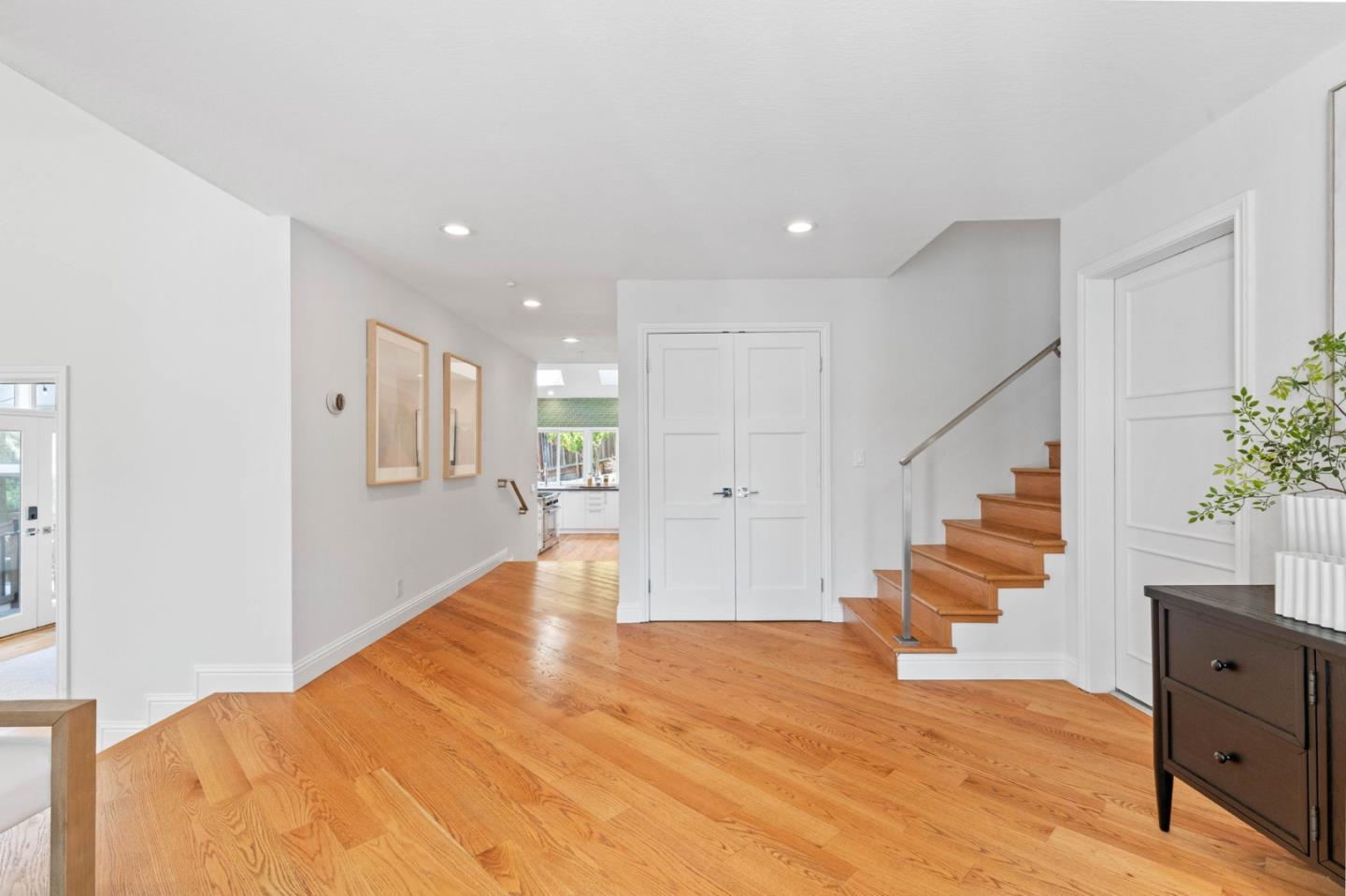 Detail Gallery Image 17 of 43 For 100 Vaquero Way, Redwood City,  CA 94062 - 4 Beds | 4/1 Baths