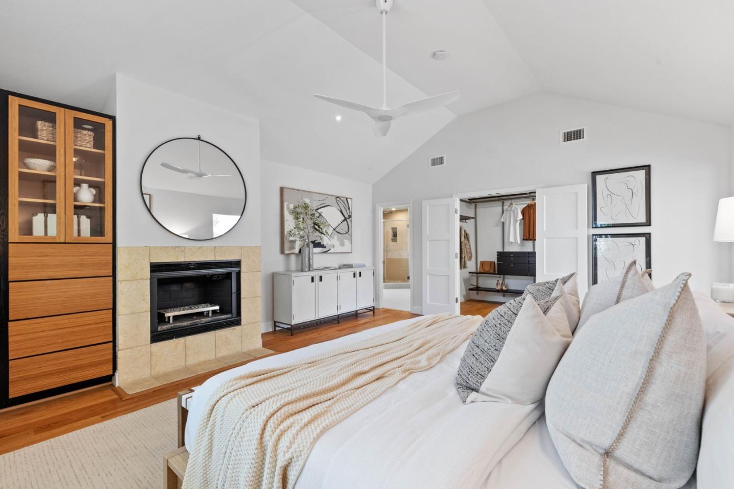 Detail Gallery Image 20 of 43 For 100 Vaquero Way, Redwood City,  CA 94062 - 4 Beds | 4/1 Baths