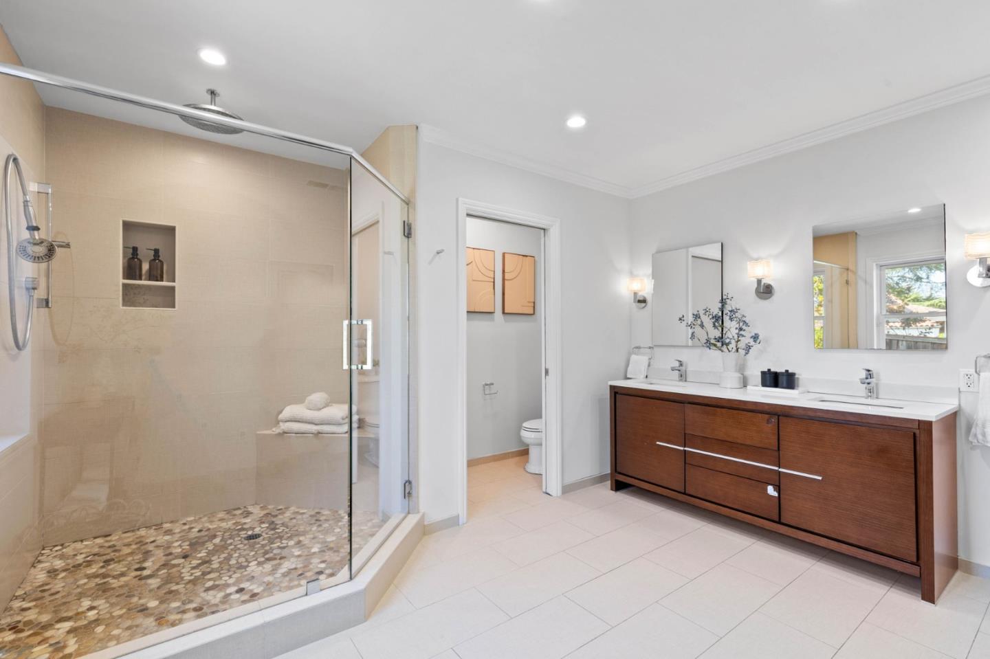 Detail Gallery Image 22 of 43 For 100 Vaquero Way, Redwood City,  CA 94062 - 4 Beds | 4/1 Baths