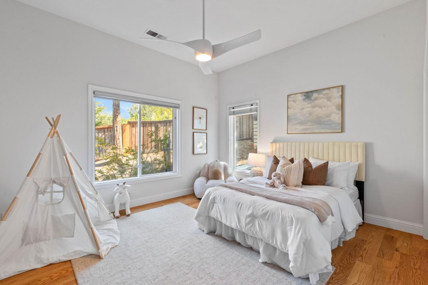 Detail Gallery Image 23 of 43 For 100 Vaquero Way, Redwood City,  CA 94062 - 4 Beds | 4/1 Baths