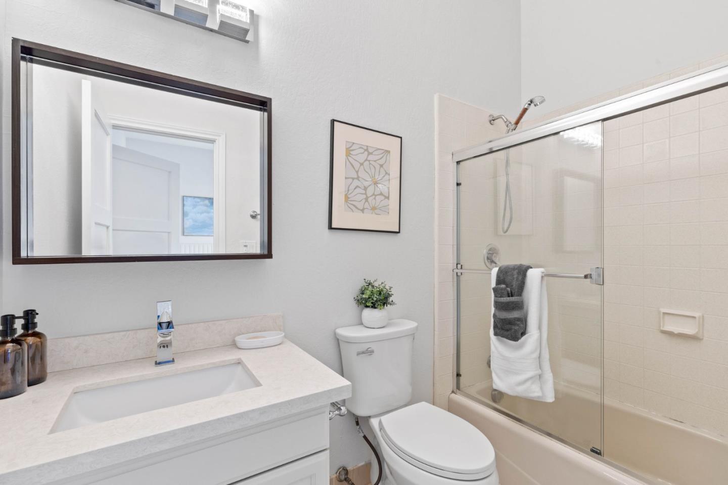 Detail Gallery Image 24 of 43 For 100 Vaquero Way, Redwood City,  CA 94062 - 4 Beds | 4/1 Baths