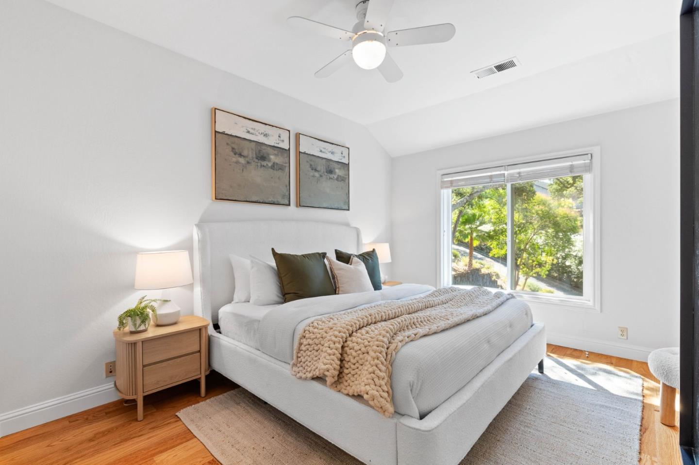 Detail Gallery Image 27 of 43 For 100 Vaquero Way, Redwood City,  CA 94062 - 4 Beds | 4/1 Baths