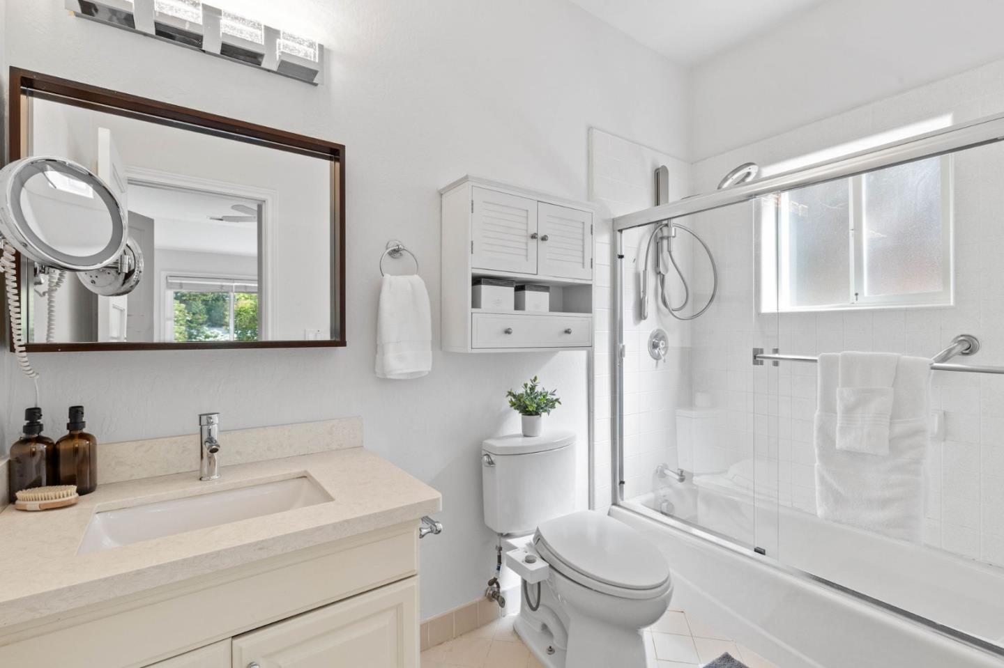 Detail Gallery Image 28 of 43 For 100 Vaquero Way, Redwood City,  CA 94062 - 4 Beds | 4/1 Baths