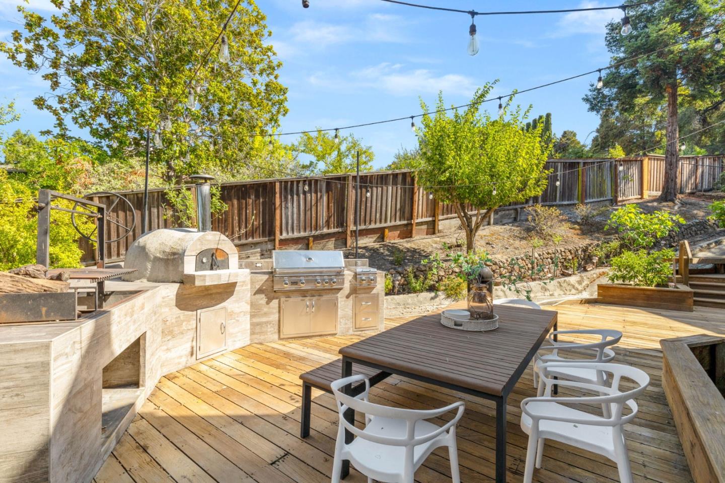 Detail Gallery Image 30 of 43 For 100 Vaquero Way, Redwood City,  CA 94062 - 4 Beds | 4/1 Baths