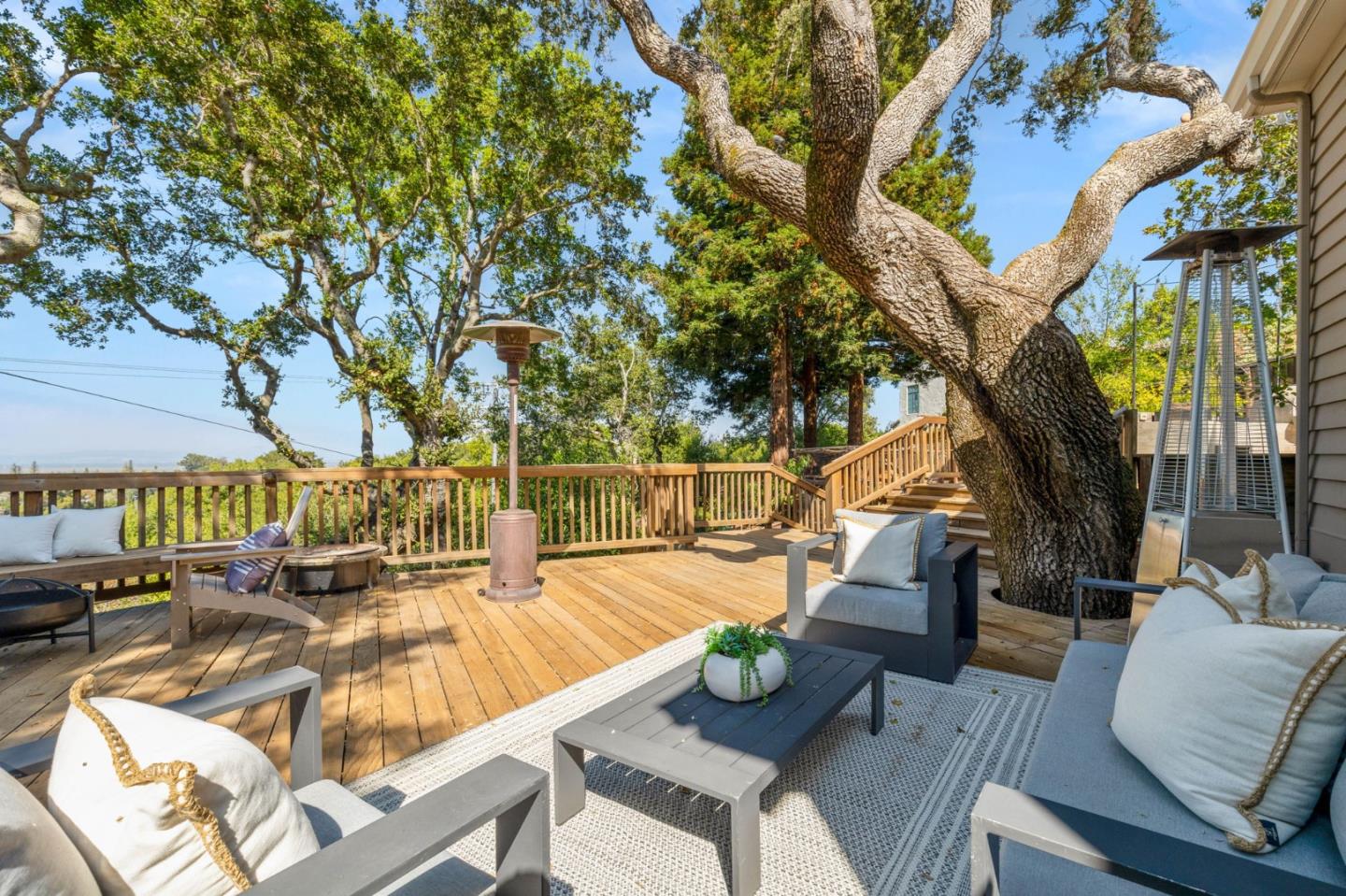 Detail Gallery Image 32 of 43 For 100 Vaquero Way, Redwood City,  CA 94062 - 4 Beds | 4/1 Baths