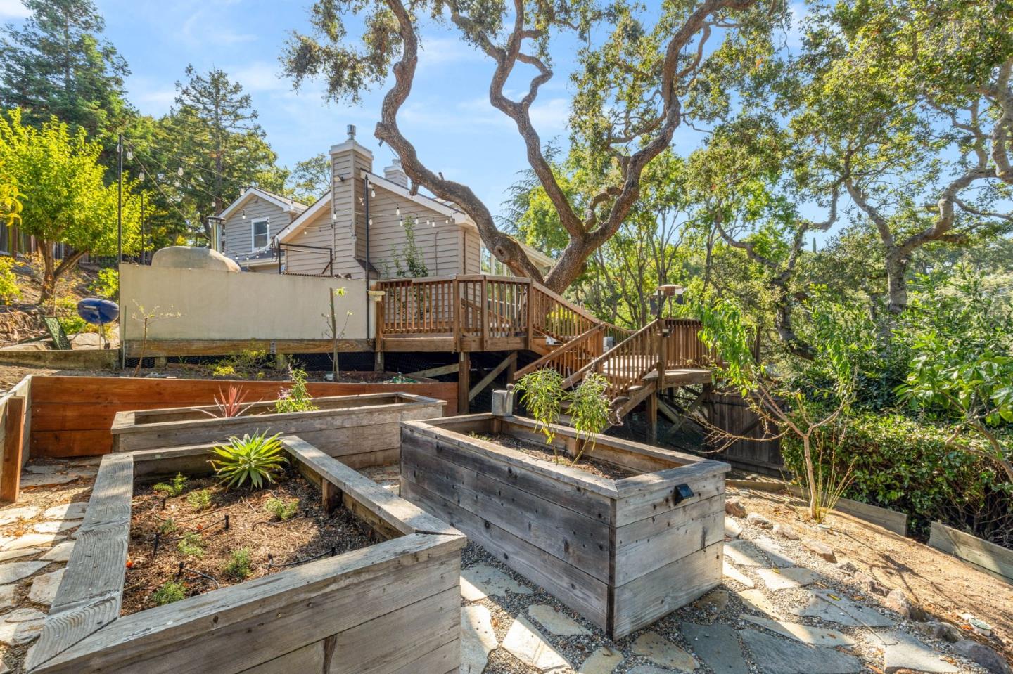 Detail Gallery Image 35 of 43 For 100 Vaquero Way, Redwood City,  CA 94062 - 4 Beds | 4/1 Baths