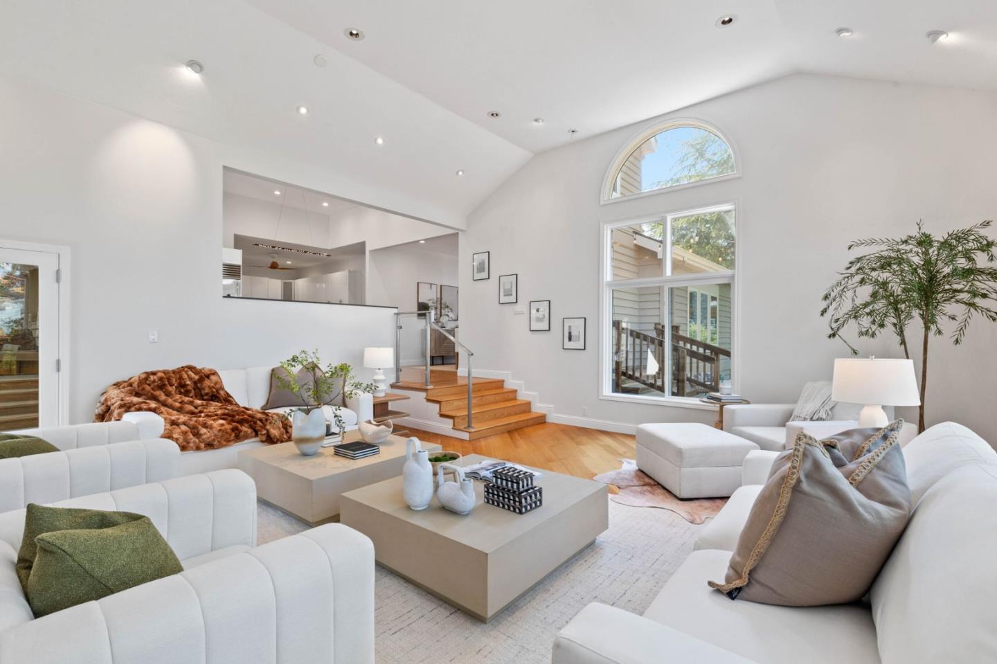 Detail Gallery Image 4 of 43 For 100 Vaquero Way, Redwood City,  CA 94062 - 4 Beds | 4/1 Baths