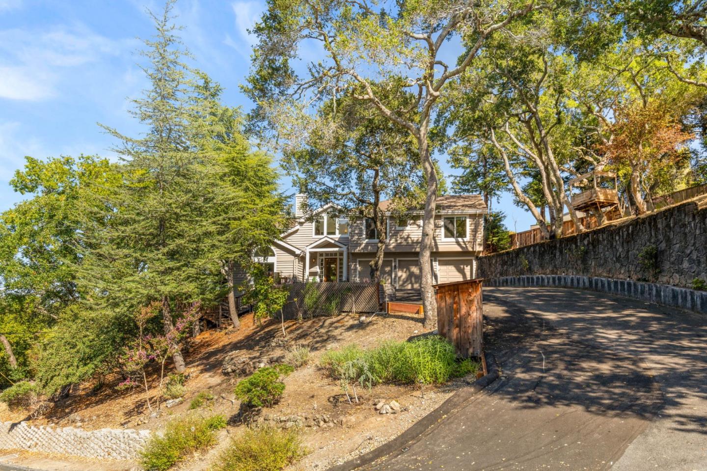 Detail Gallery Image 42 of 43 For 100 Vaquero Way, Redwood City,  CA 94062 - 4 Beds | 4/1 Baths