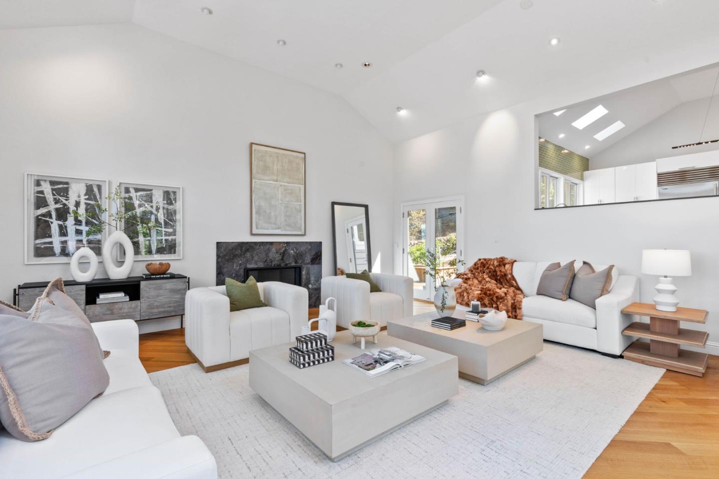 Detail Gallery Image 5 of 43 For 100 Vaquero Way, Redwood City,  CA 94062 - 4 Beds | 4/1 Baths