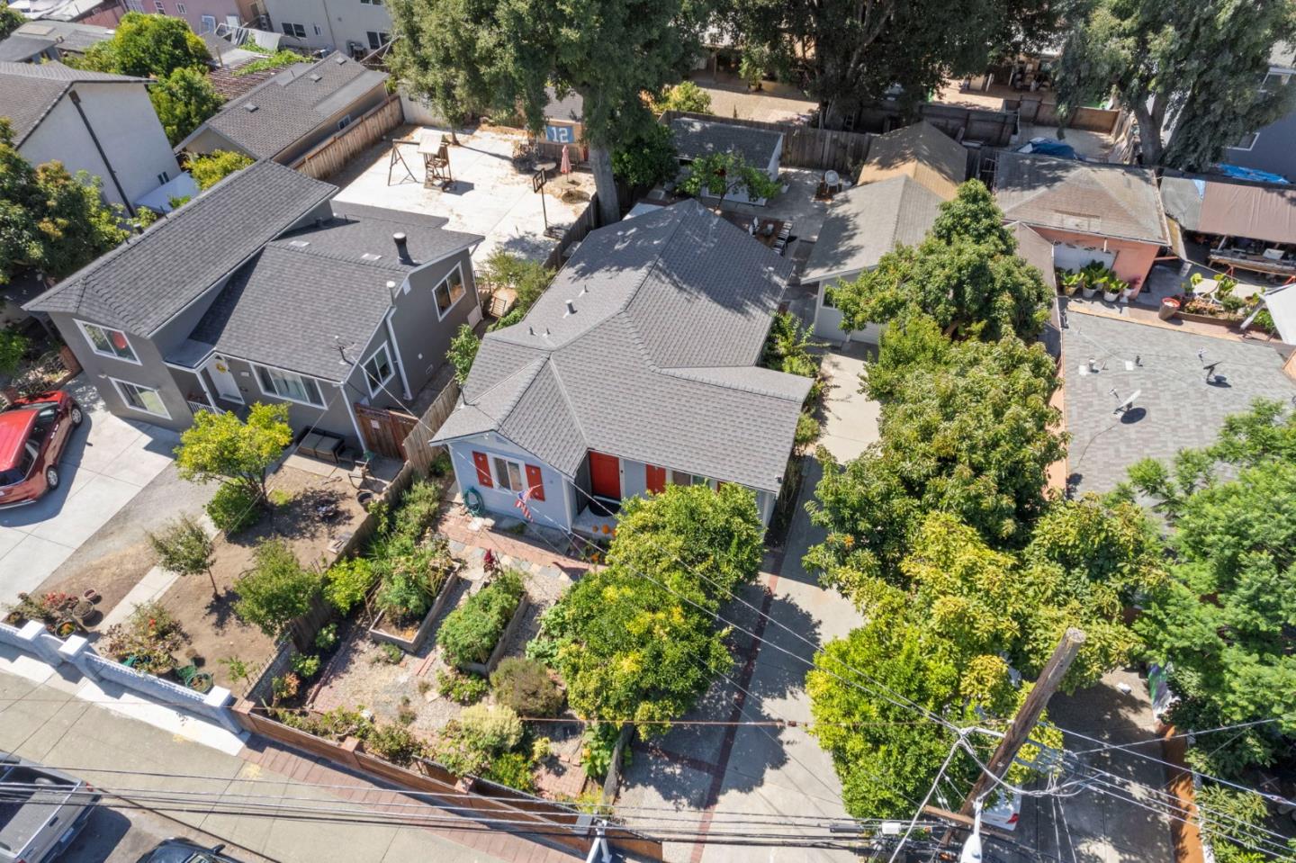 Detail Gallery Image 2 of 24 For 2760 Marlborough Ave, Redwood City,  CA 94063 - 2 Beds | 1 Baths