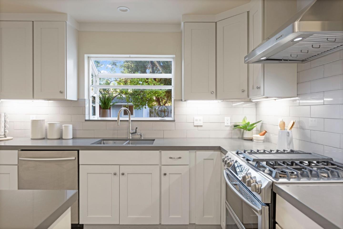 Detail Gallery Image 8 of 24 For 2760 Marlborough Ave, Redwood City,  CA 94063 - 2 Beds | 1 Baths