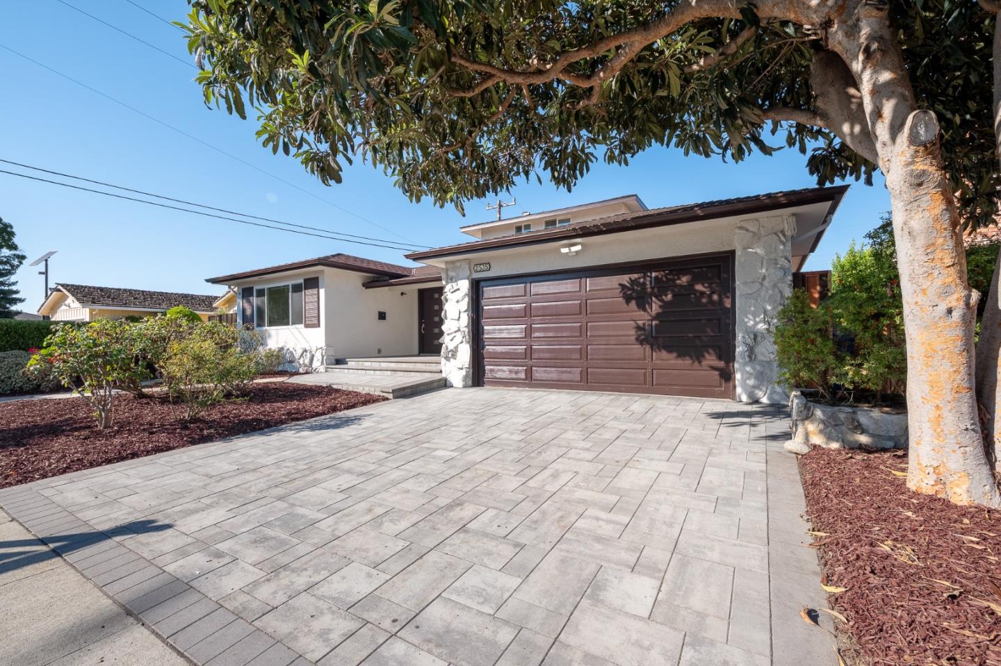 Detail Gallery Image 3 of 33 For 2535 Parkside Dr, Fremont,  CA 94536 - 5 Beds | 3 Baths