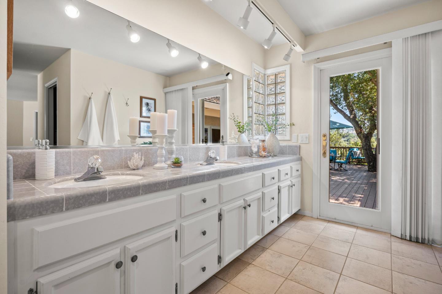 Detail Gallery Image 15 of 36 For 17410 Blue Jay Dr, Morgan Hill,  CA 95037 - 3 Beds | 2/1 Baths