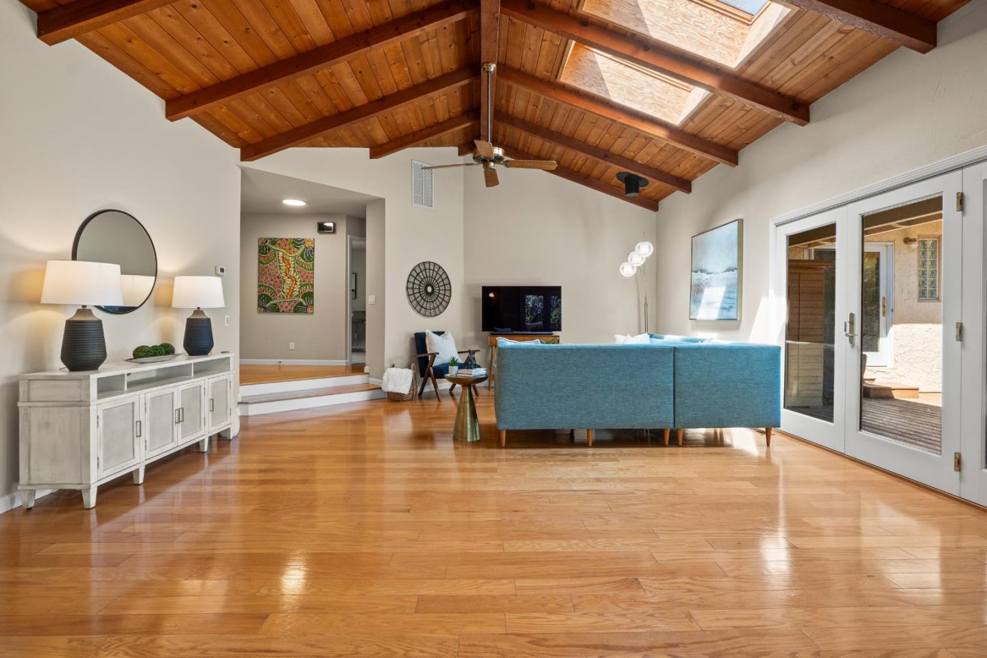 Detail Gallery Image 5 of 36 For 17410 Blue Jay Dr, Morgan Hill,  CA 95037 - 3 Beds | 2/1 Baths