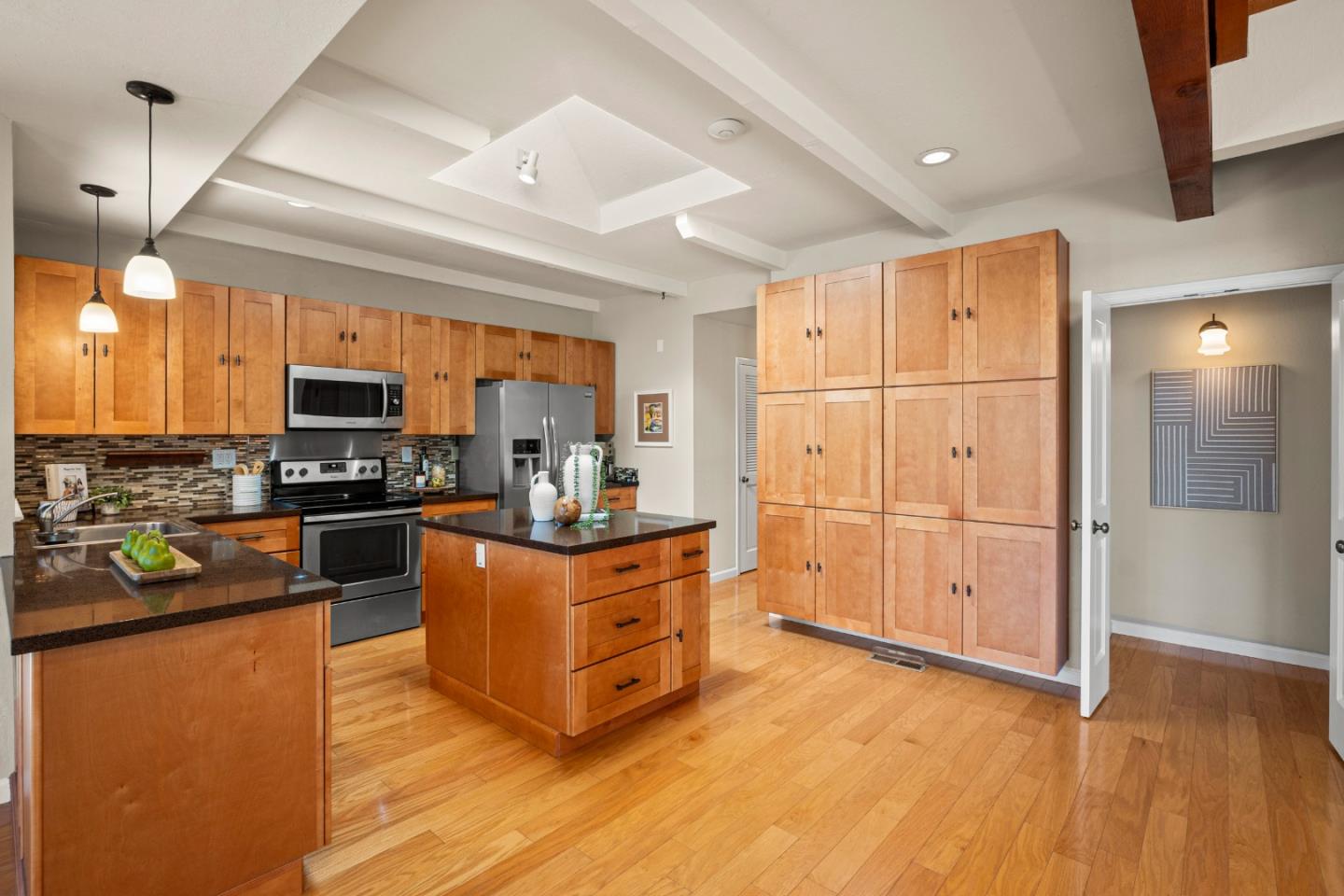 Detail Gallery Image 8 of 36 For 17410 Blue Jay Dr, Morgan Hill,  CA 95037 - 3 Beds | 2/1 Baths