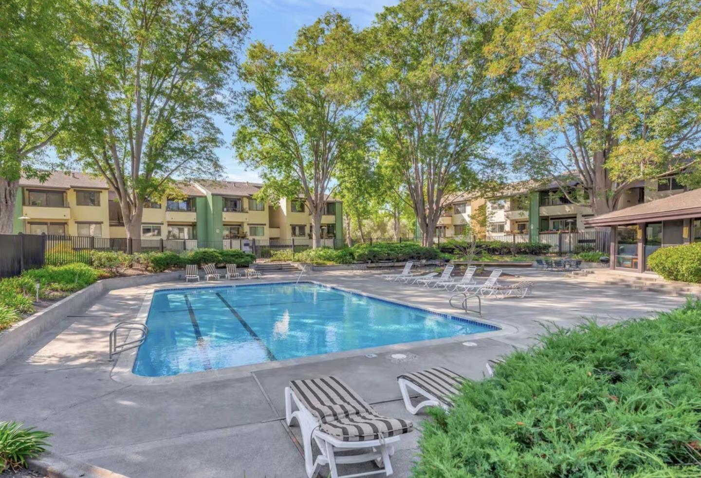 Detail Gallery Image 4 of 4 For 777 San Antonio Rd #93,  Palo Alto,  CA 94303 - 3 Beds | 2 Baths