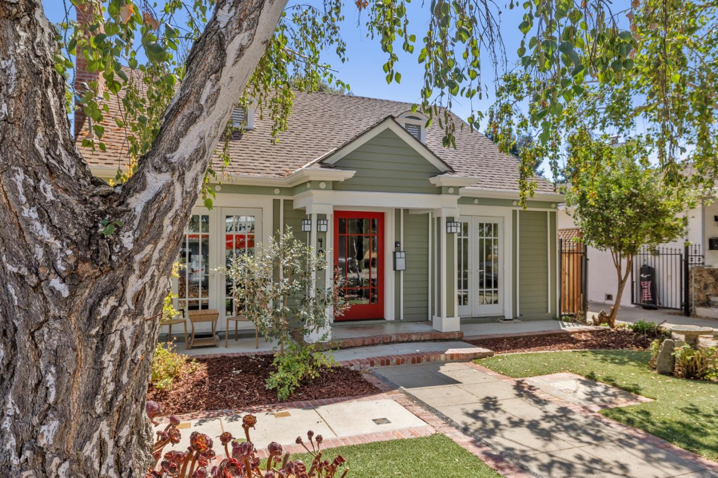 Detail Gallery Image 2 of 32 For 406 Menker Ave, San Jose,  CA 95128 - 3 Beds | 1 Baths