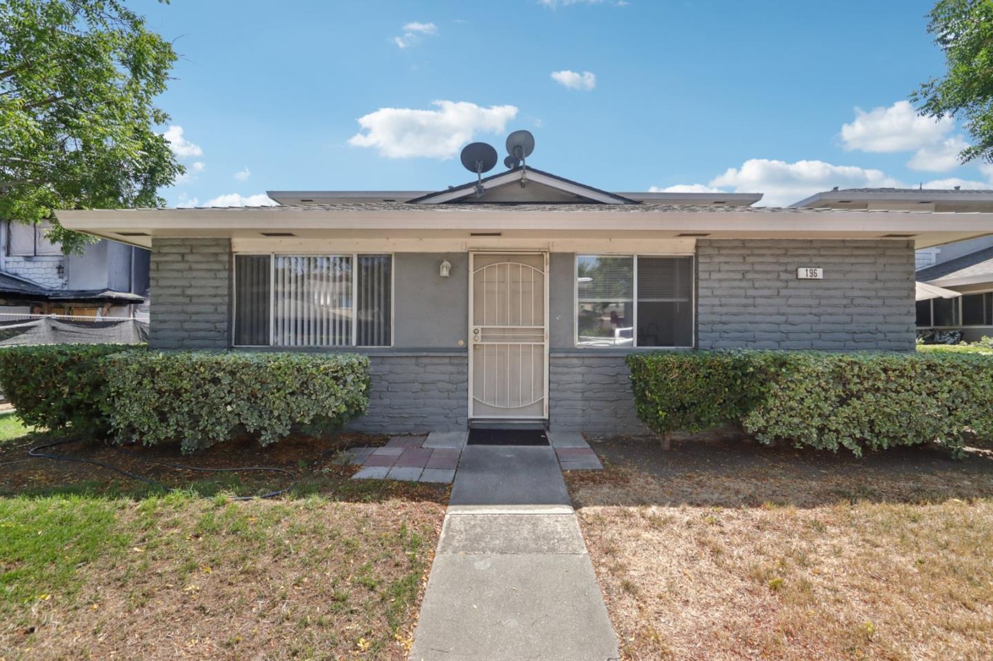Detail Gallery Image 2 of 42 For 196 Coy Dr #1,  San Jose,  CA 95123 - 2 Beds | 1 Baths