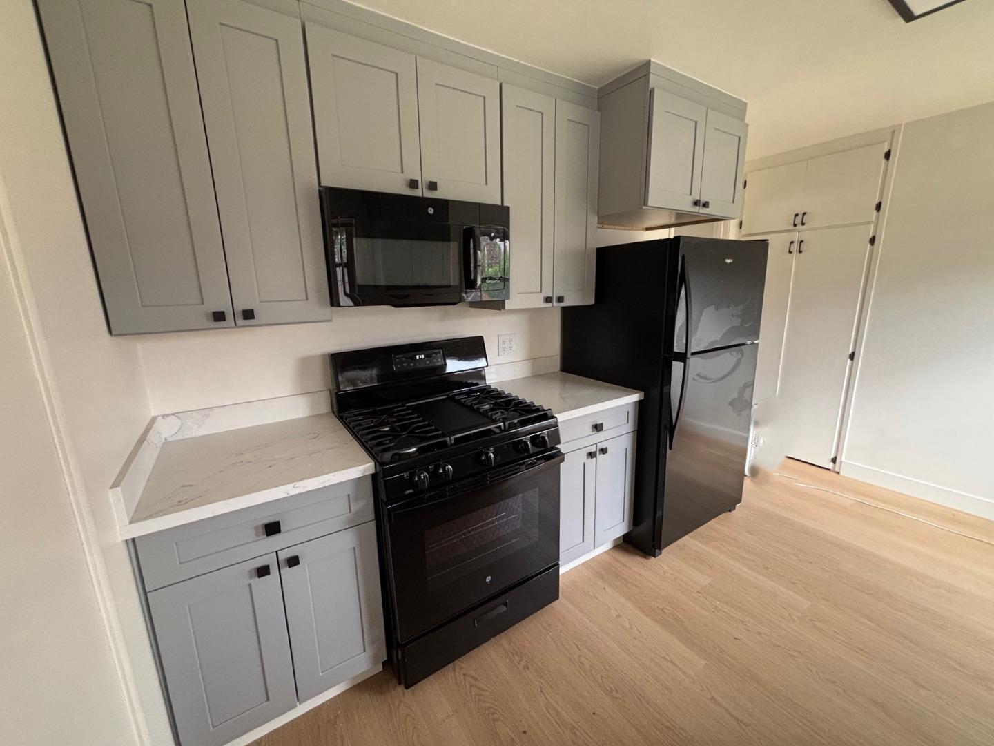 Detail Gallery Image 4 of 9 For 556 E Fremont Ave, Sunnyvale,  CA 94087 - 2 Beds | 1 Baths