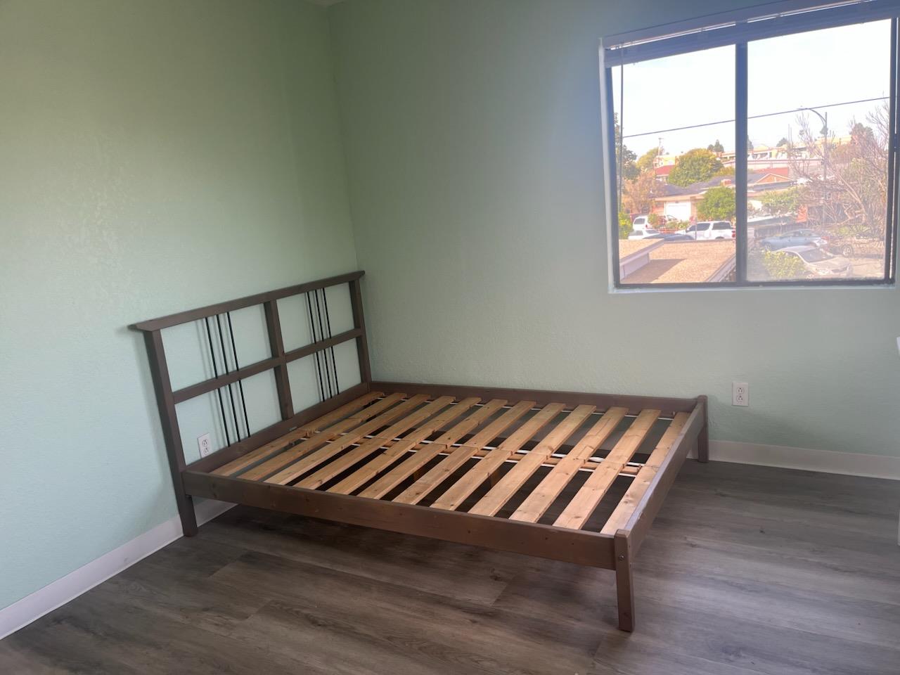Detail Gallery Image 3 of 8 For 1221 Beacon Ave, San Mateo,  CA 94401 - 1 Beds | 1 Baths