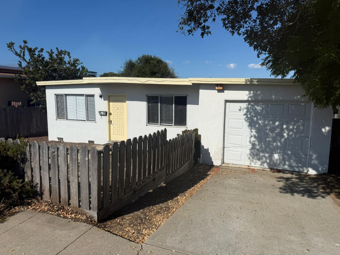 Detail Gallery Image 3 of 19 For 1615 Luzern St, Seaside,  CA 93955 - 3 Beds | 1 Baths
