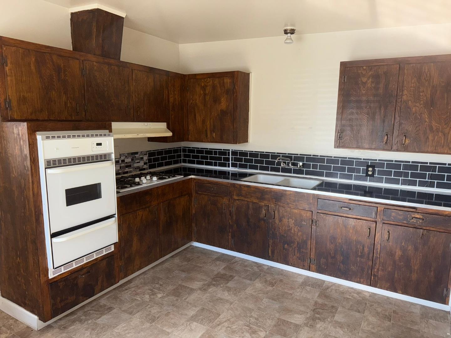 Detail Gallery Image 6 of 19 For 1615 Luzern St, Seaside,  CA 93955 - 3 Beds | 1 Baths