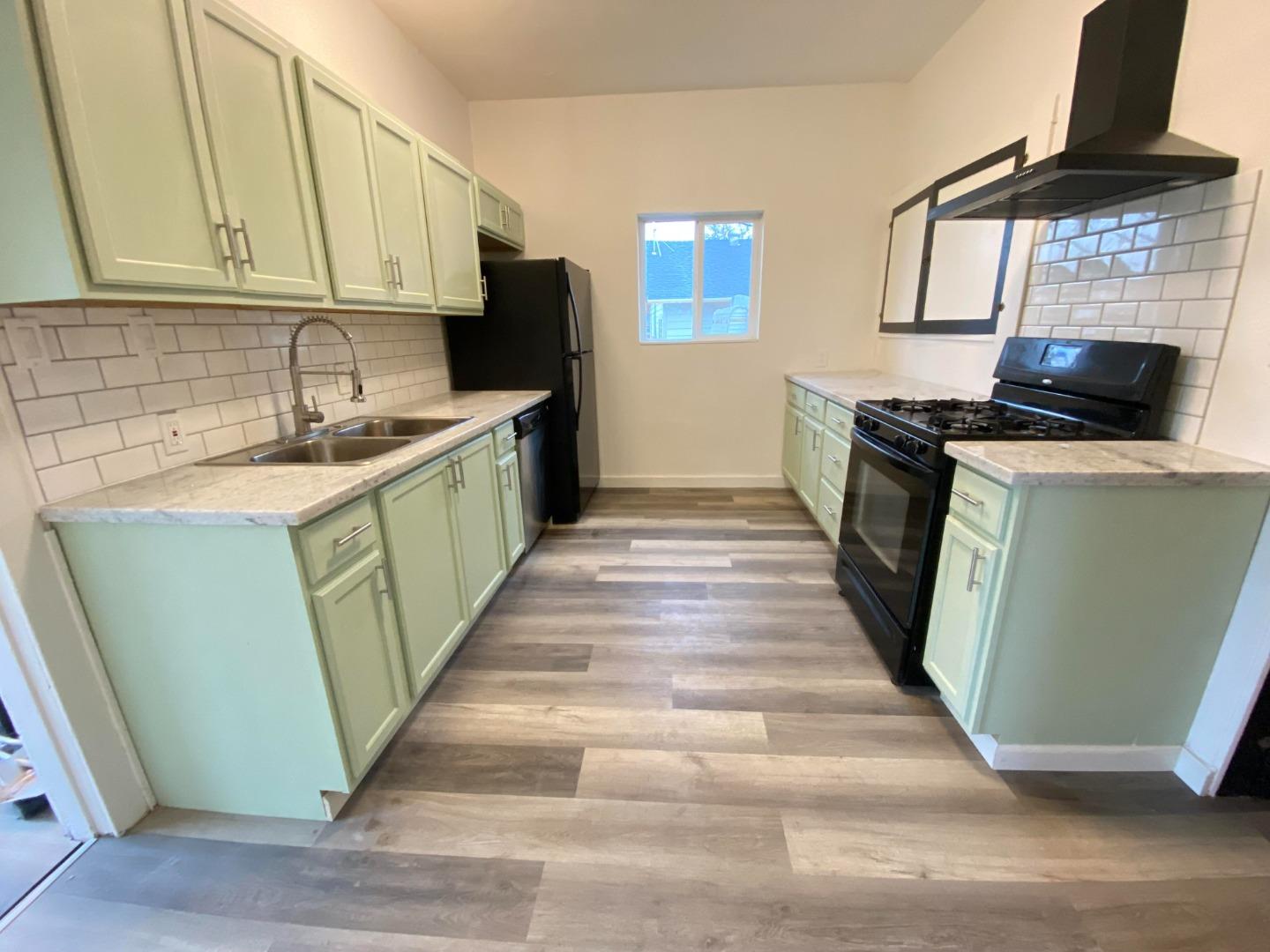 Detail Gallery Image 14 of 21 For 999 E 16th St, Chico,  CA 95928 - – Beds | – Baths