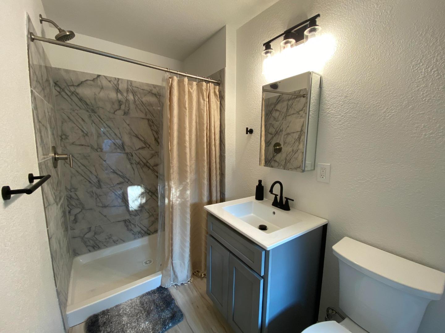 Detail Gallery Image 6 of 21 For 999 E 16th St, Chico,  CA 95928 - – Beds | – Baths