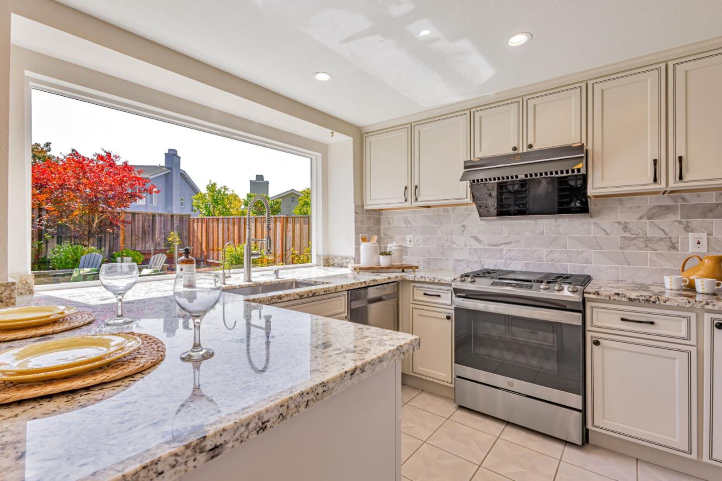 Detail Gallery Image 11 of 54 For 1003 Avalon Ave, Foster City,  CA 94404 - 4 Beds | 2/1 Baths