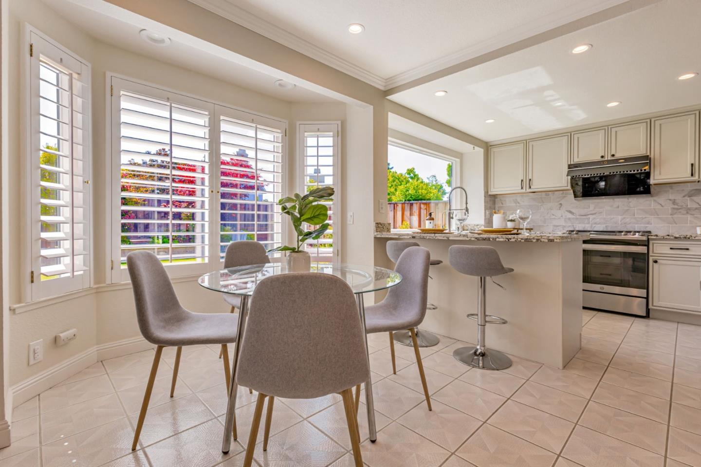 Detail Gallery Image 13 of 54 For 1003 Avalon Ave, Foster City,  CA 94404 - 4 Beds | 2/1 Baths