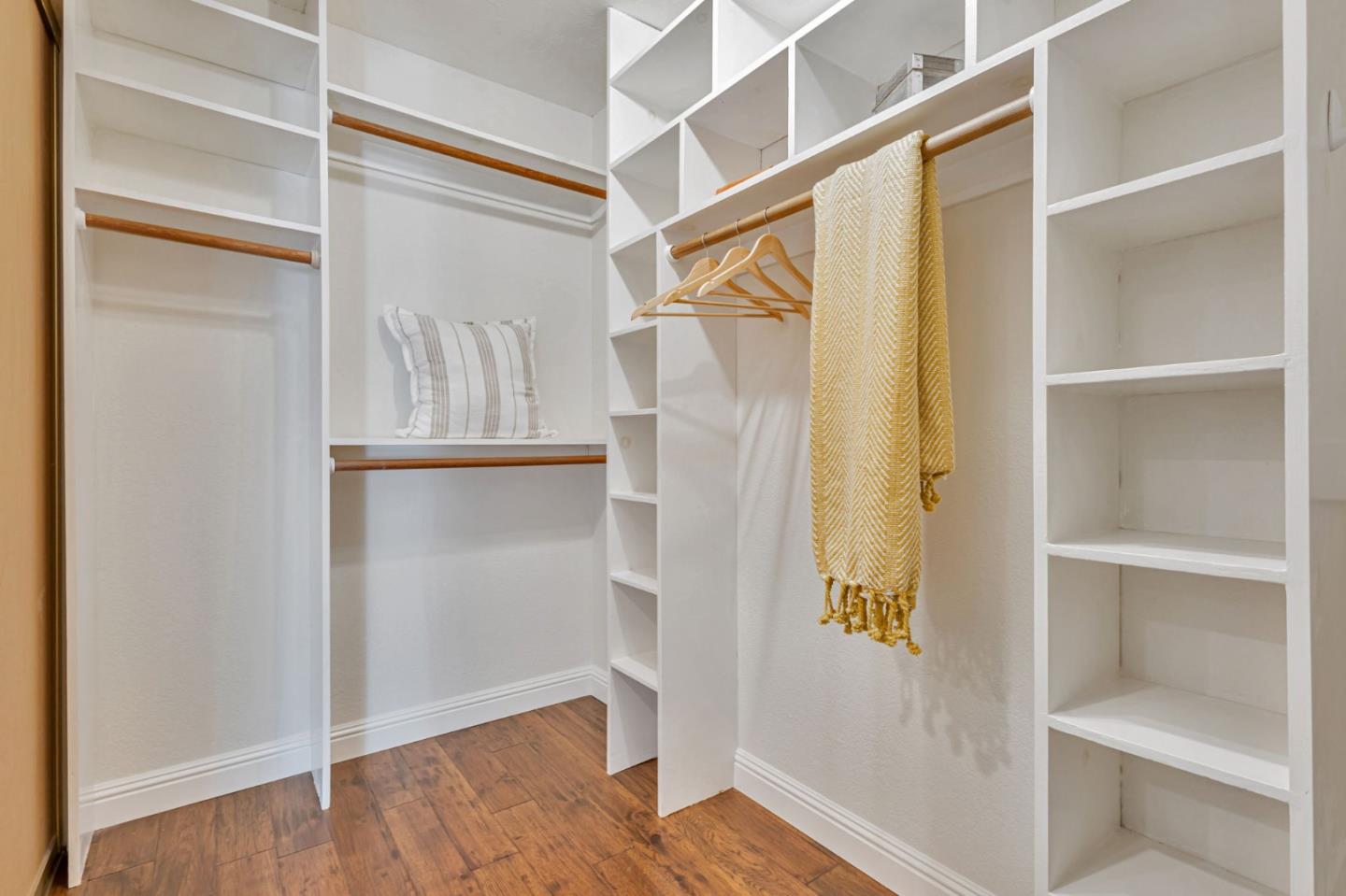 Detail Gallery Image 24 of 54 For 1003 Avalon Ave, Foster City,  CA 94404 - 4 Beds | 2/1 Baths