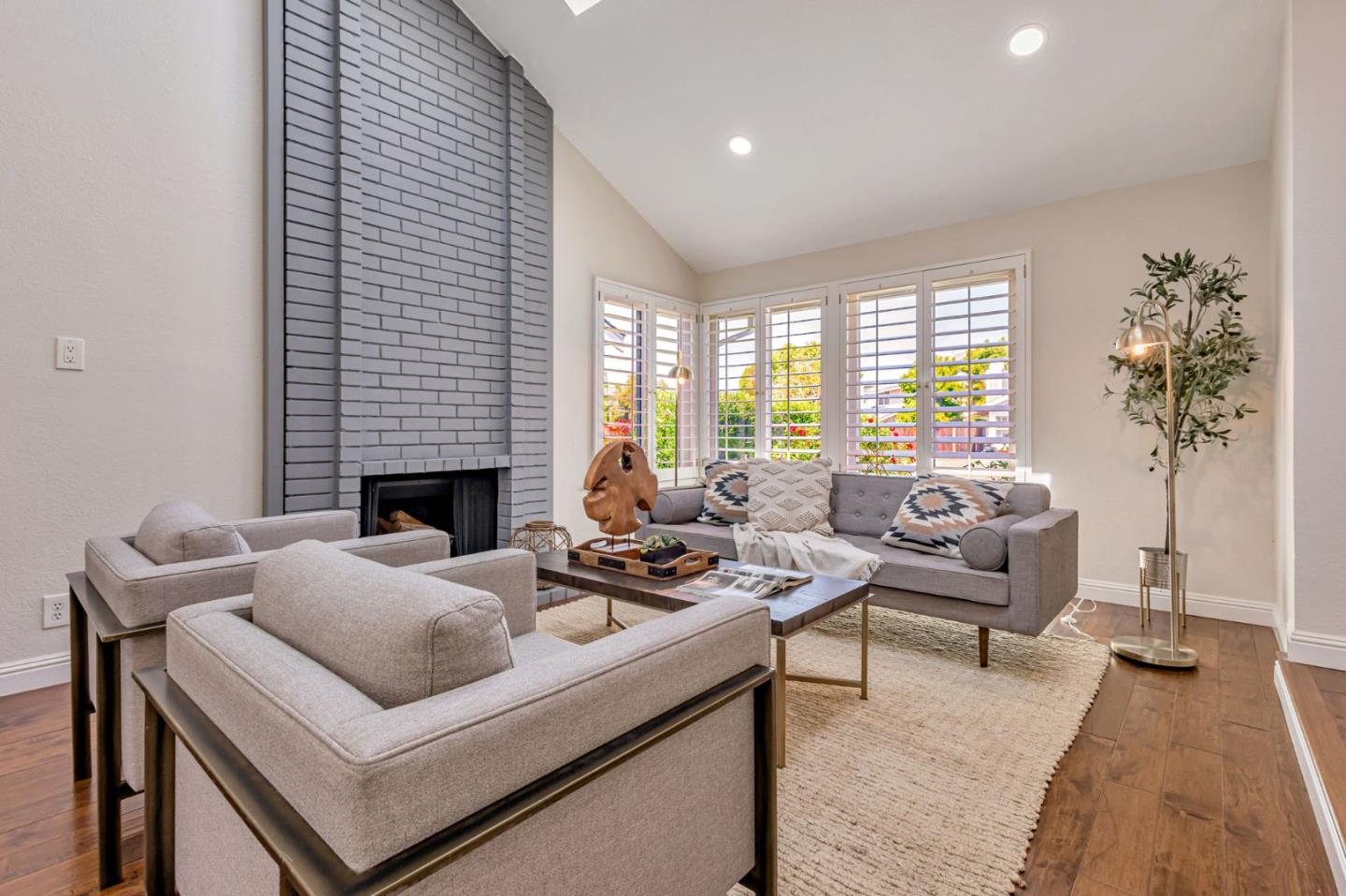 Detail Gallery Image 9 of 54 For 1003 Avalon Ave, Foster City,  CA 94404 - 4 Beds | 2/1 Baths