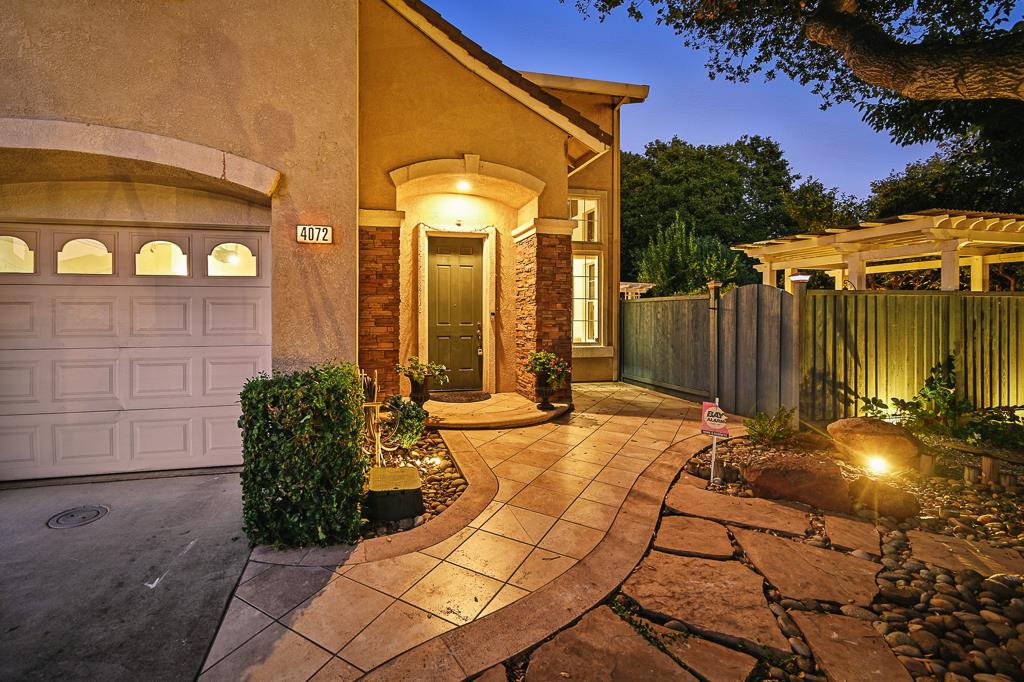 Detail Gallery Image 2 of 11 For 4072 Bouquet Park Ln, San Jose,  CA 95135 - 5 Beds | 3 Baths