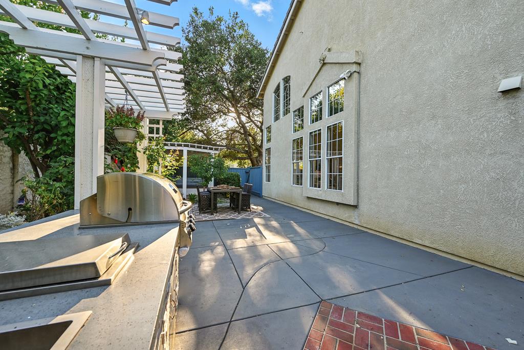 Detail Gallery Image 6 of 11 For 4072 Bouquet Park Ln, San Jose,  CA 95135 - 5 Beds | 3 Baths
