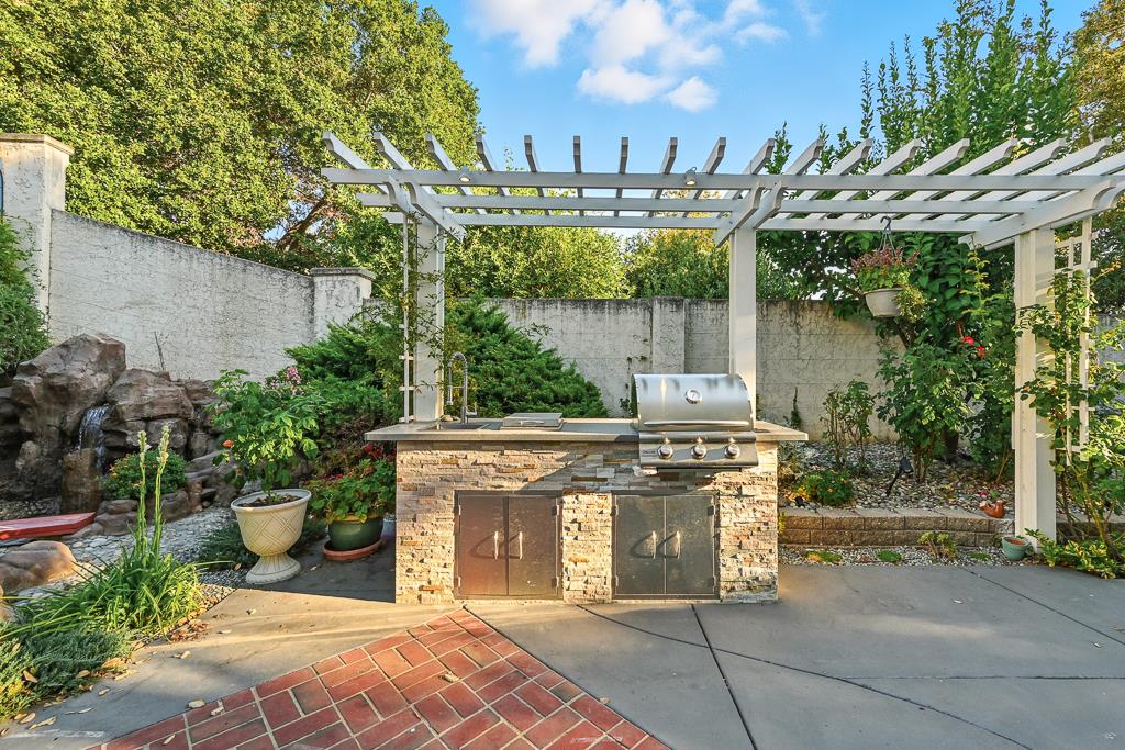 Detail Gallery Image 8 of 11 For 4072 Bouquet Park Ln, San Jose,  CA 95135 - 5 Beds | 3 Baths