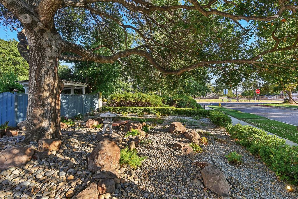 Detail Gallery Image 11 of 11 For 4072 Bouquet Park Ln, San Jose,  CA 95135 - 5 Beds | 3 Baths