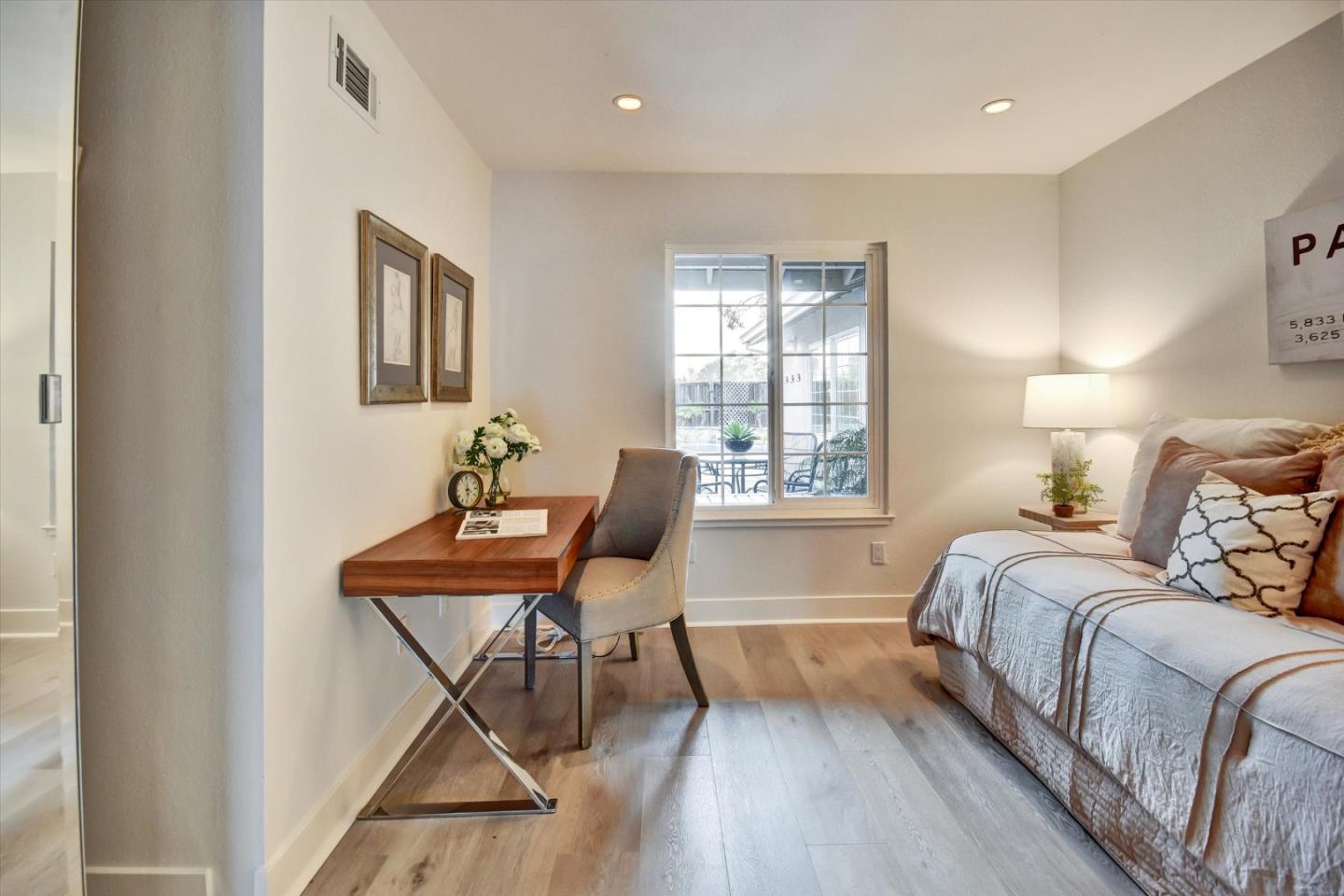 Detail Gallery Image 12 of 54 For 562 Seahorse Ln, Redwood City,  CA 94065 - 3 Beds | 2 Baths