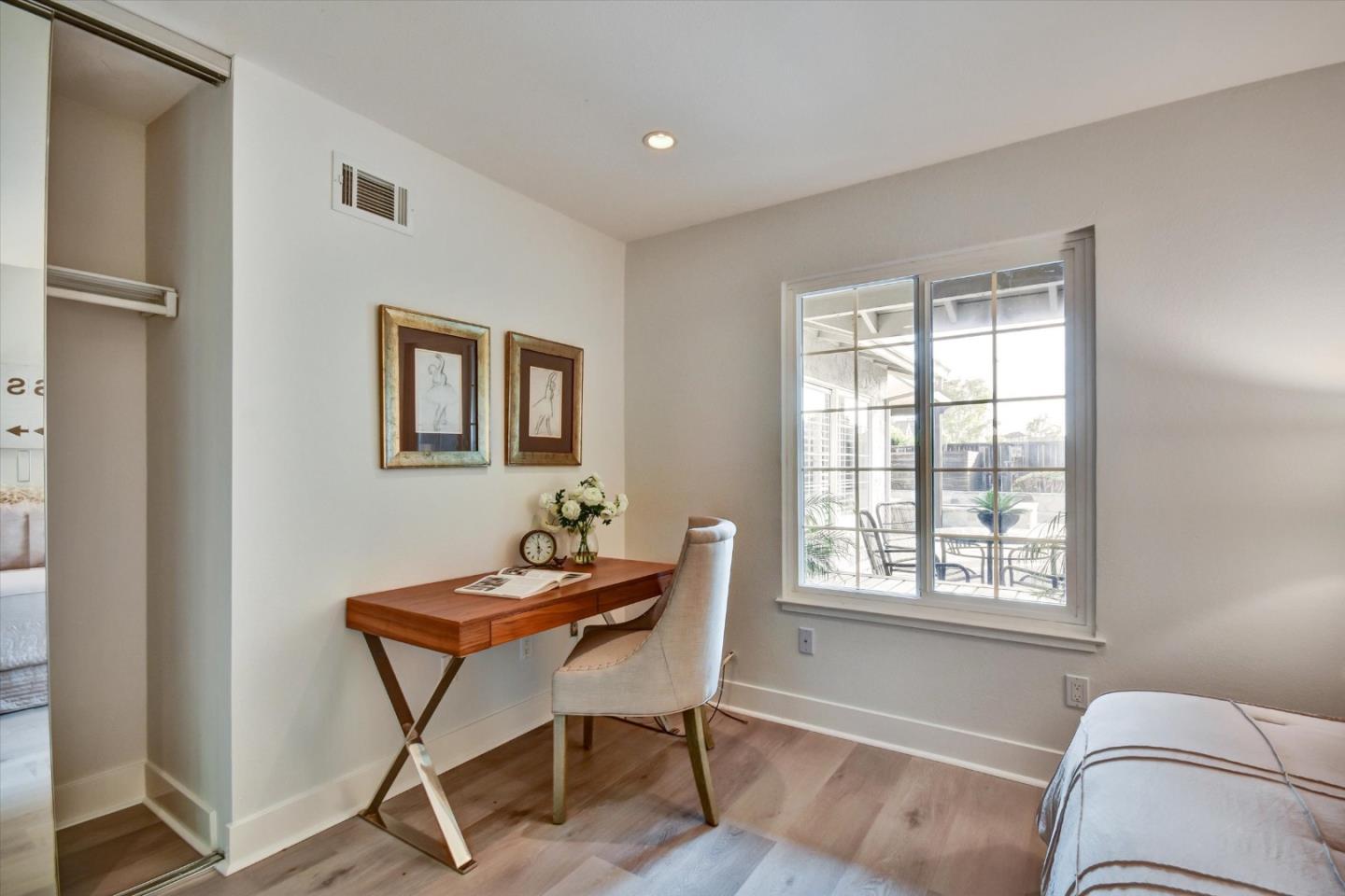 Detail Gallery Image 13 of 54 For 562 Seahorse Ln, Redwood City,  CA 94065 - 3 Beds | 2 Baths