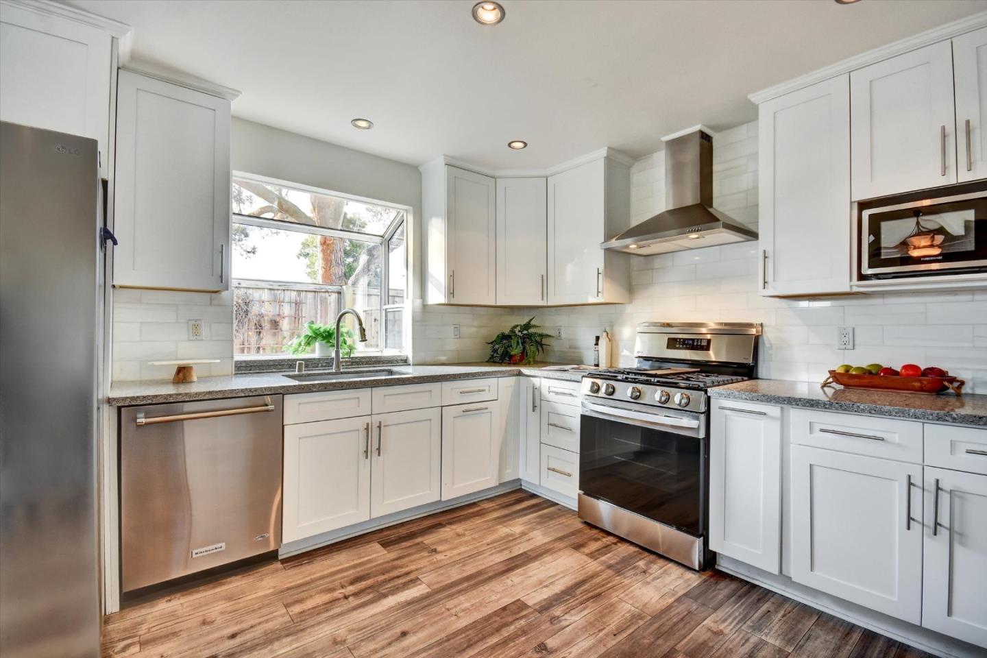 Detail Gallery Image 19 of 54 For 562 Seahorse Ln, Redwood City,  CA 94065 - 3 Beds | 2 Baths
