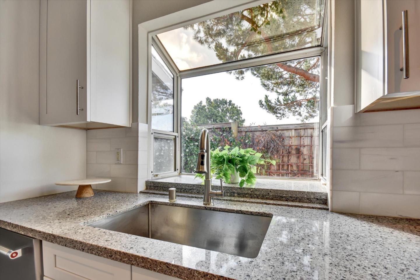 Detail Gallery Image 21 of 54 For 562 Seahorse Ln, Redwood City,  CA 94065 - 3 Beds | 2 Baths