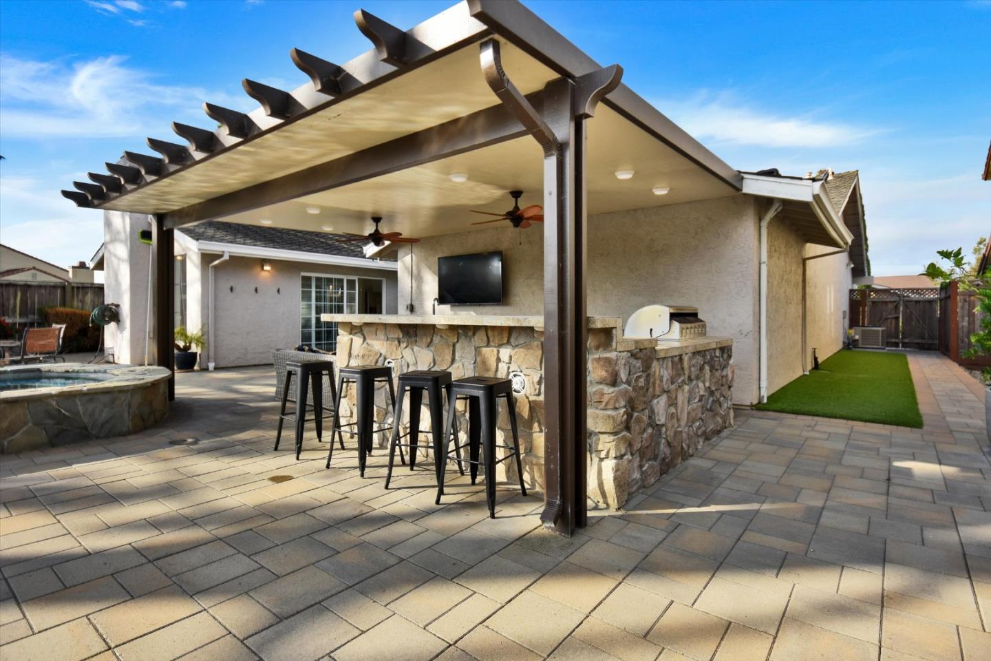 Detail Gallery Image 42 of 54 For 562 Seahorse Ln, Redwood City,  CA 94065 - 3 Beds | 2 Baths