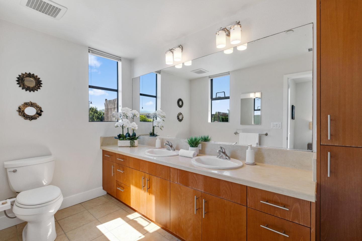 Detail Gallery Image 14 of 25 For 110 S 1st St, Campbell,  CA 95008 - 2 Beds | 2/1 Baths