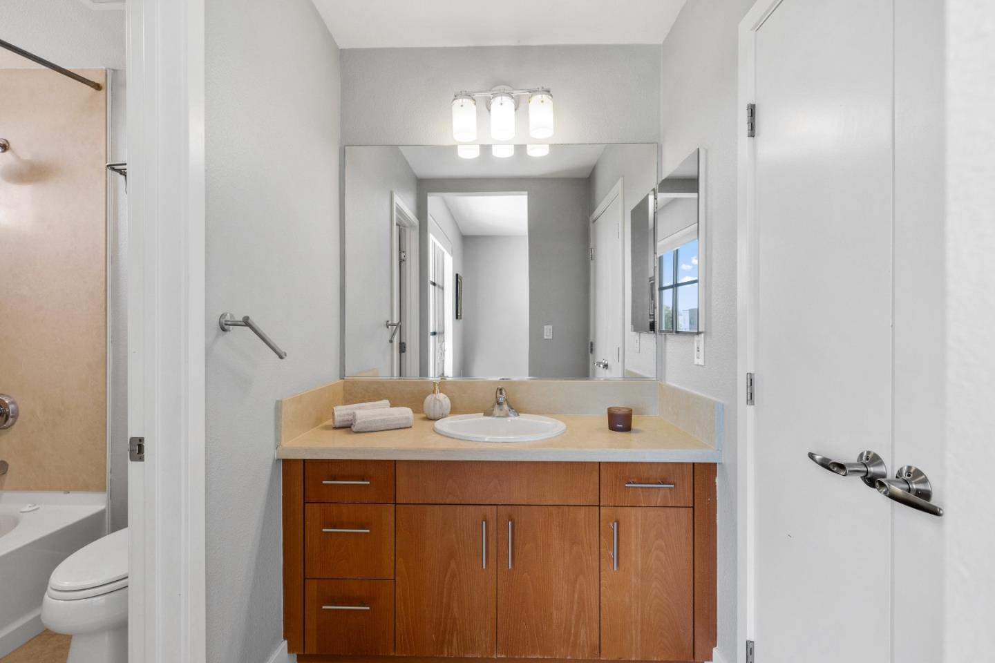 Detail Gallery Image 20 of 25 For 110 S 1st St, Campbell,  CA 95008 - 2 Beds | 2/1 Baths