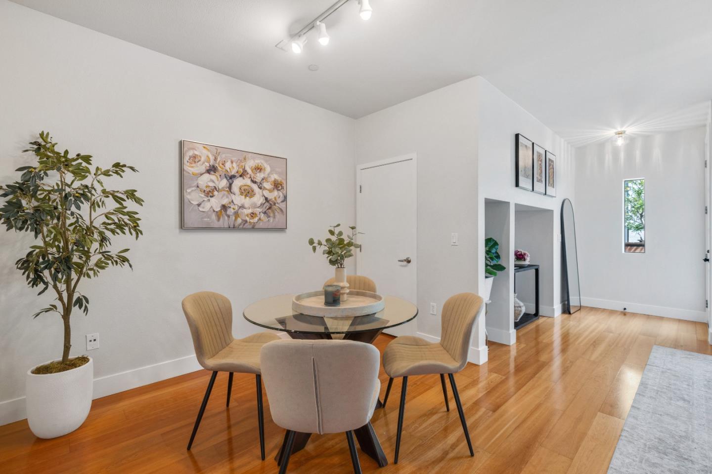 Detail Gallery Image 5 of 25 For 110 S 1st St, Campbell,  CA 95008 - 2 Beds | 2/1 Baths