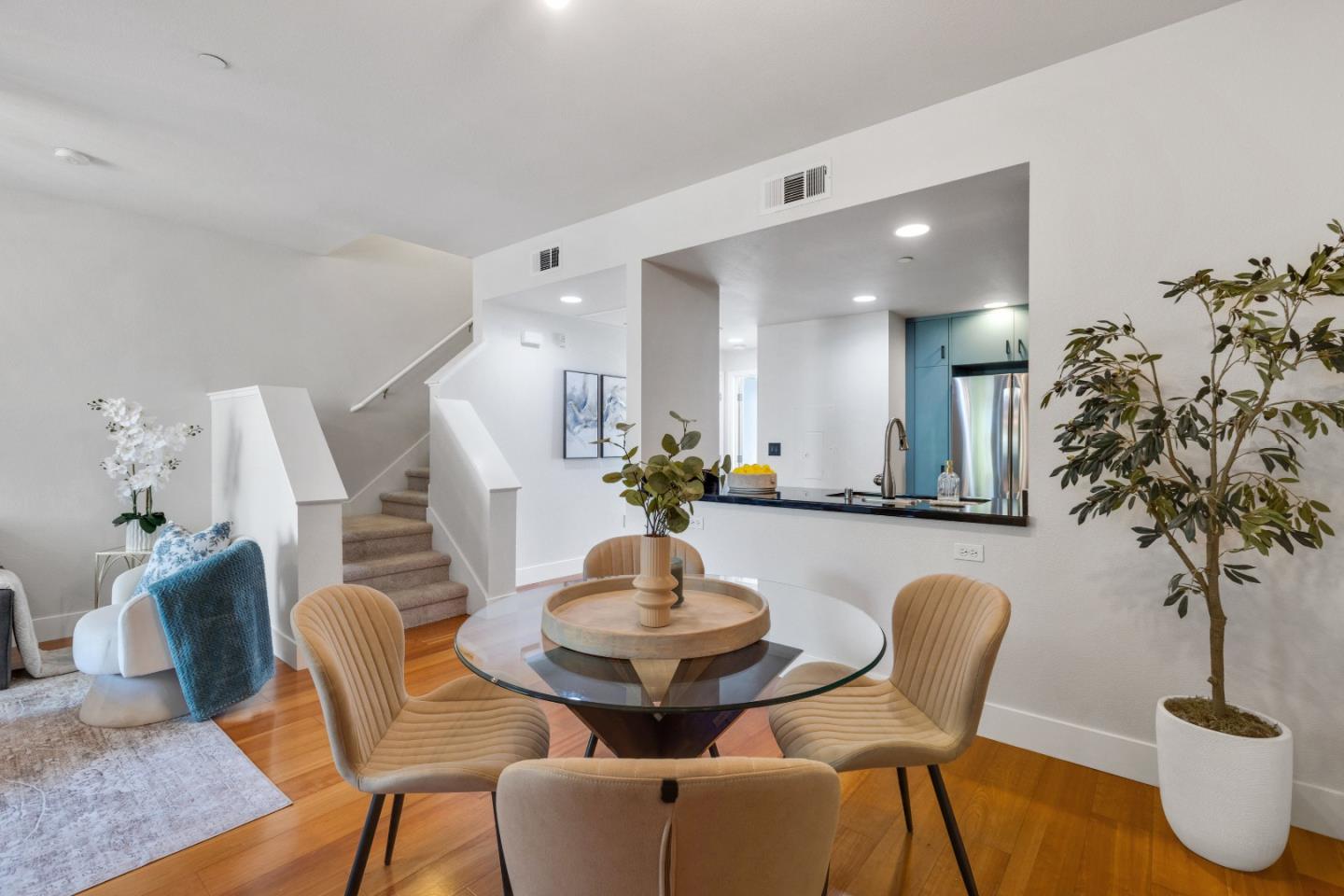 Detail Gallery Image 6 of 25 For 110 S 1st St, Campbell,  CA 95008 - 2 Beds | 2/1 Baths