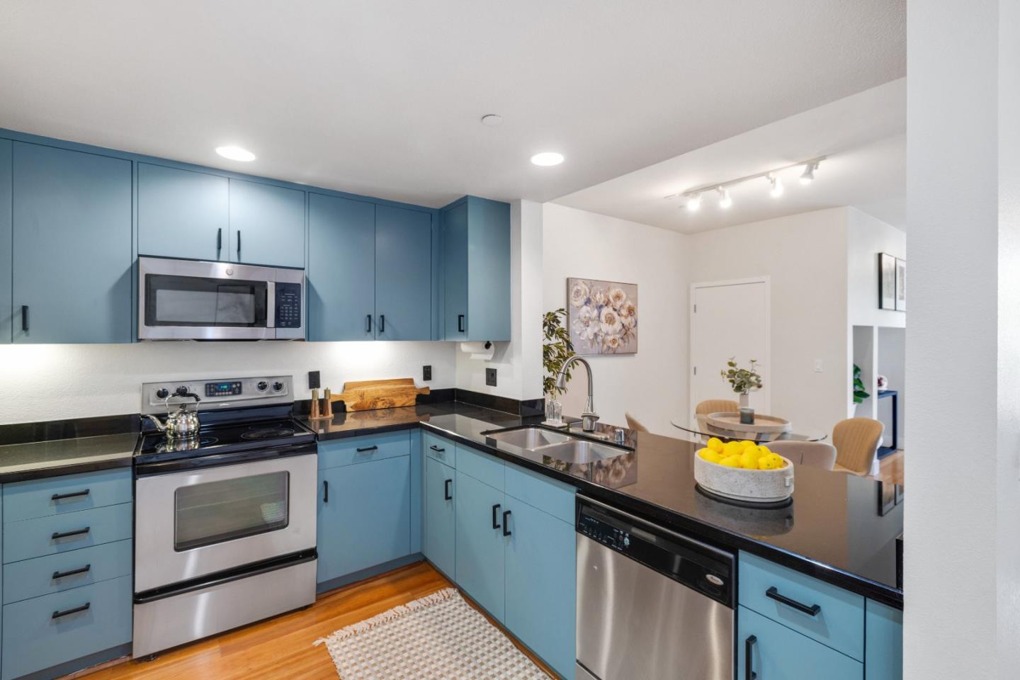Detail Gallery Image 7 of 25 For 110 S 1st St, Campbell,  CA 95008 - 2 Beds | 2/1 Baths