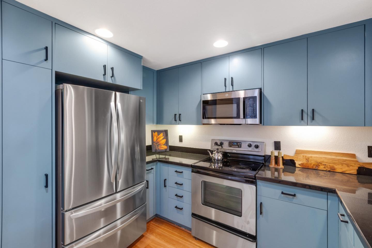 Detail Gallery Image 8 of 25 For 110 S 1st St, Campbell,  CA 95008 - 2 Beds | 2/1 Baths