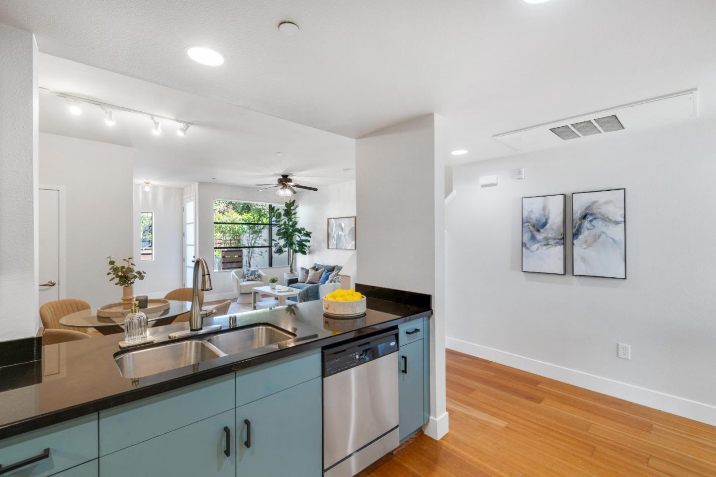 Detail Gallery Image 9 of 25 For 110 S 1st St, Campbell,  CA 95008 - 2 Beds | 2/1 Baths